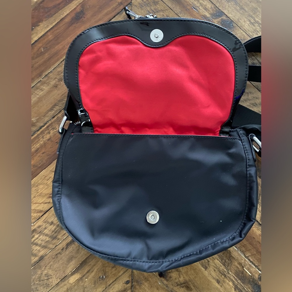Black Crossbody Bag — Classic Everyday Carry - Picture 9 of 10